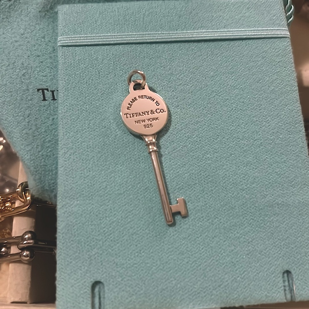 ✨💎✨Tiffany & Co. Return to Tiffany Circle Key Charm ✨💎✨